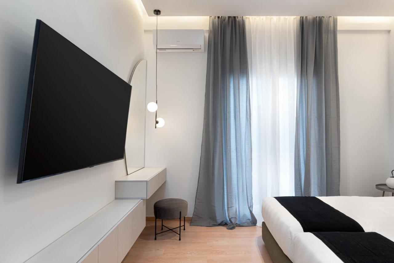 Acropolis White Key Apartment