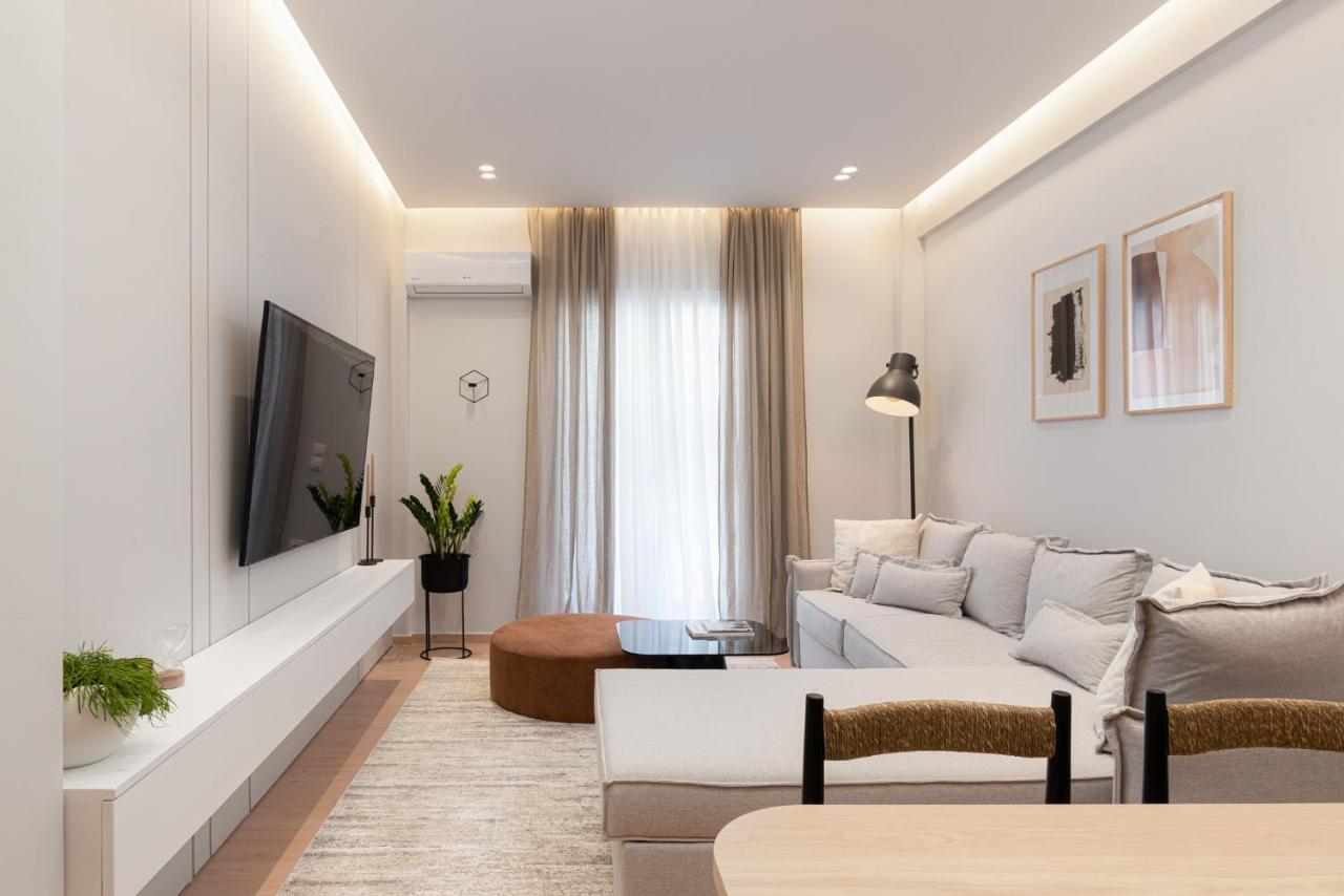 Acropolis White Key Apartment