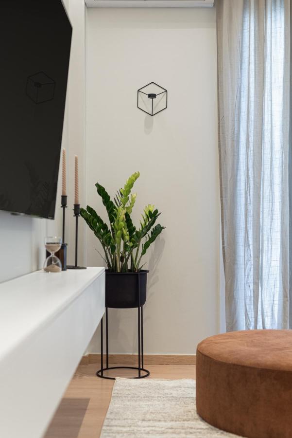 Acropolis White Key Apartment