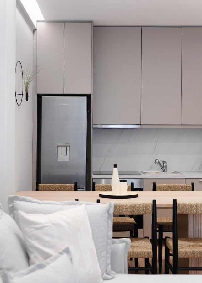 Acropolis White Key Apartment