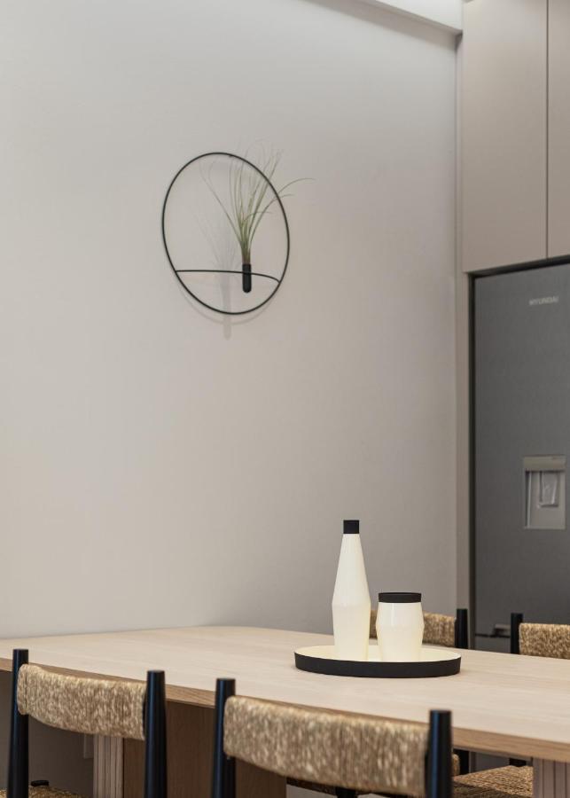 Acropolis White Key Apartment *