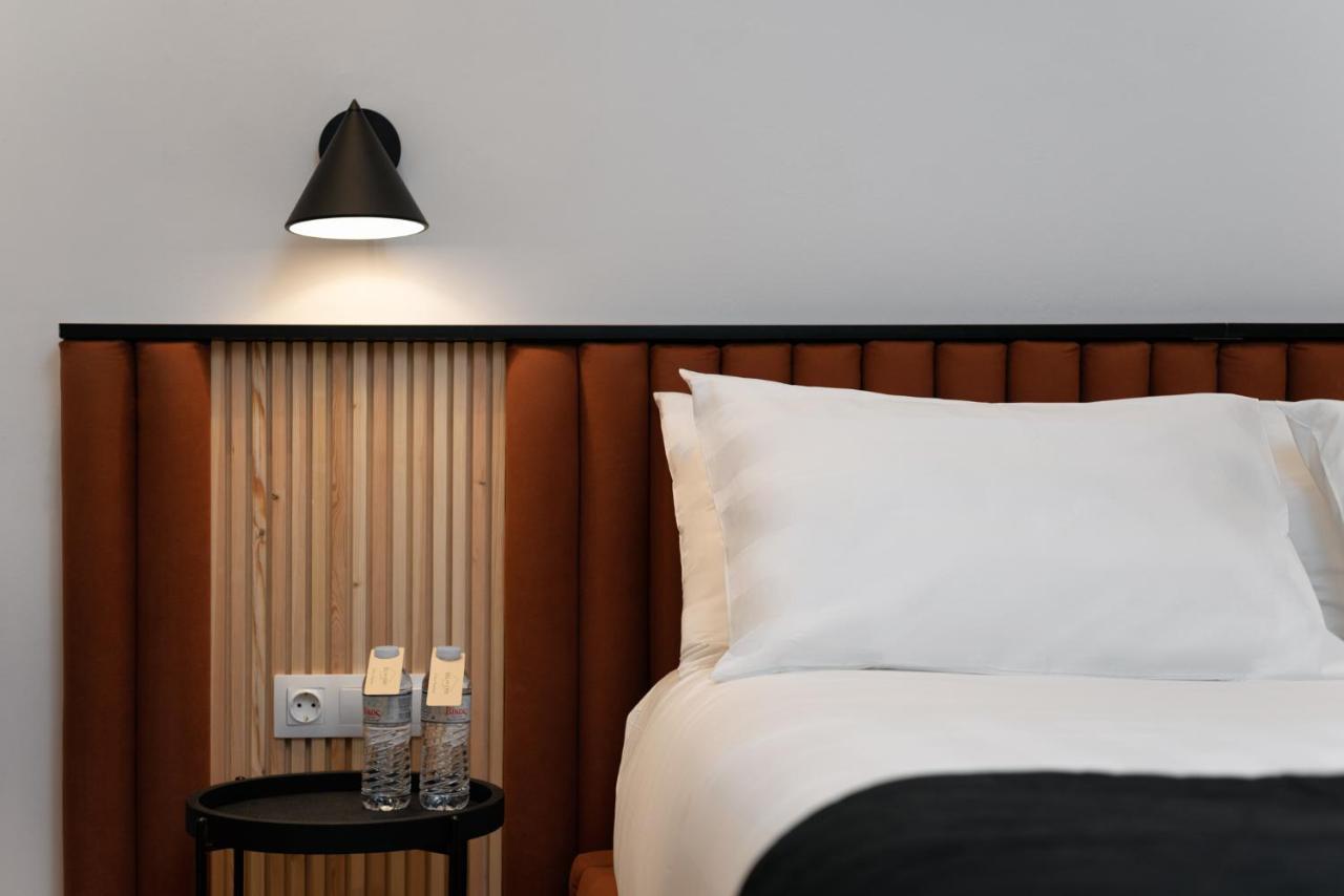 Acropolis White Key Apartment